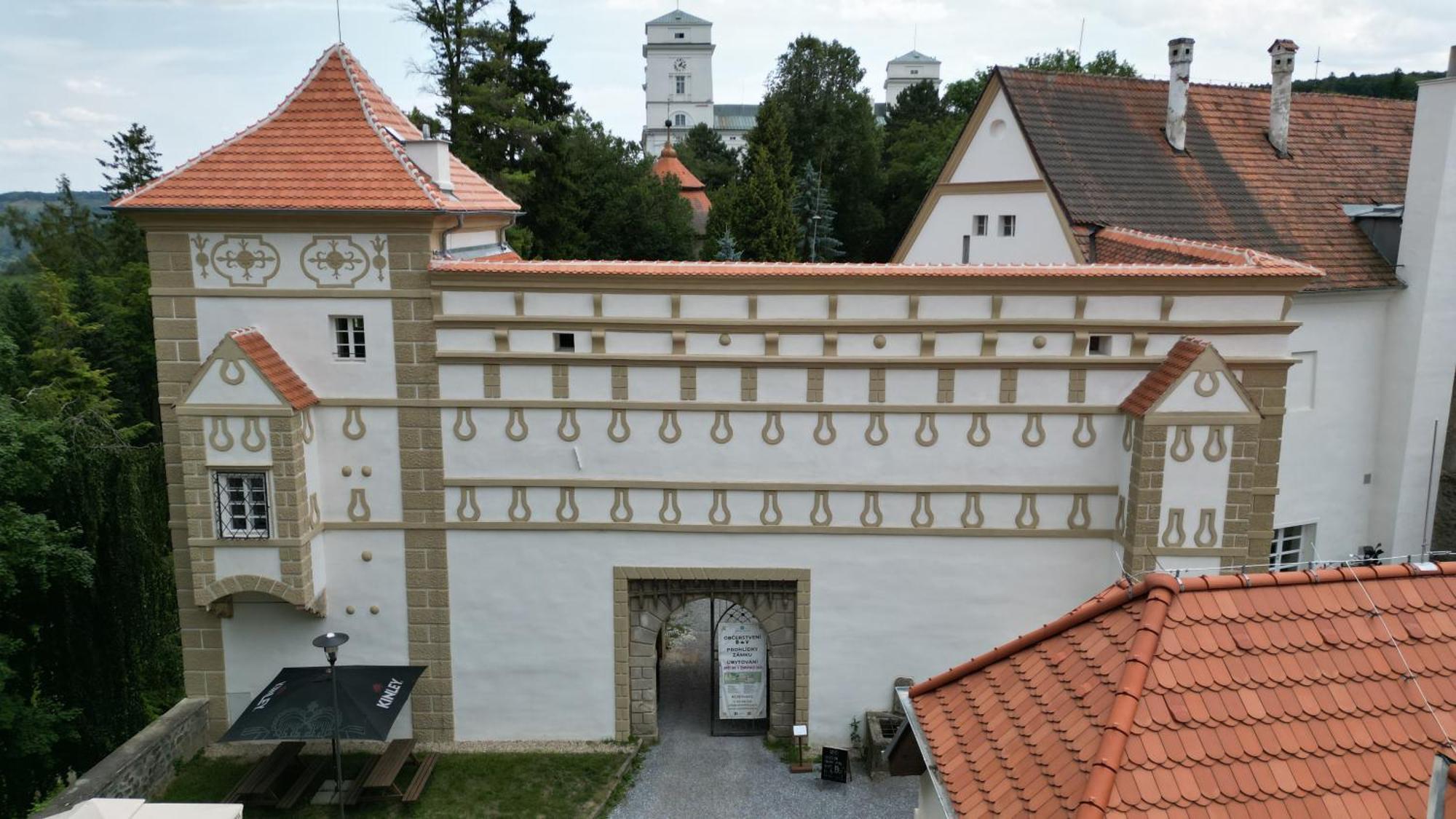 Zamek Castle Racice - Predzamci Forecastle Exterior foto
